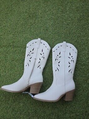 Women's Tiana Western Boots with Memory Foam Insole Universal Thread"" Cream